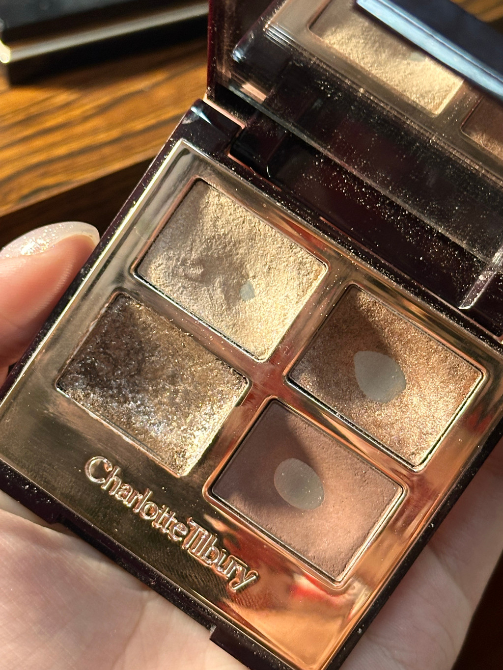 CharlotteTilbury眼影铁皮啦